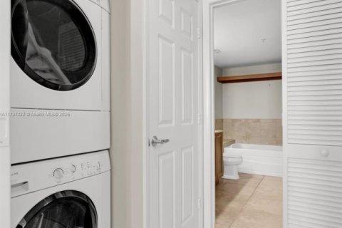 Condo in Coral Gables, Florida, 1 bedroom  № 1486147 - photo 19