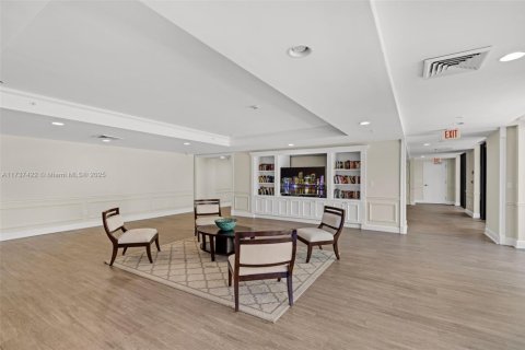 Condo in Coral Gables, Florida, 1 bedroom  № 1486147 - photo 25