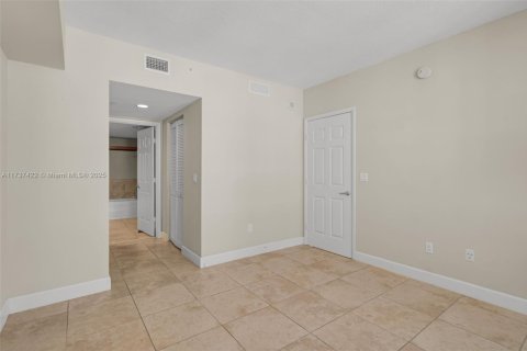 Condo in Coral Gables, Florida, 1 bedroom  № 1486147 - photo 13
