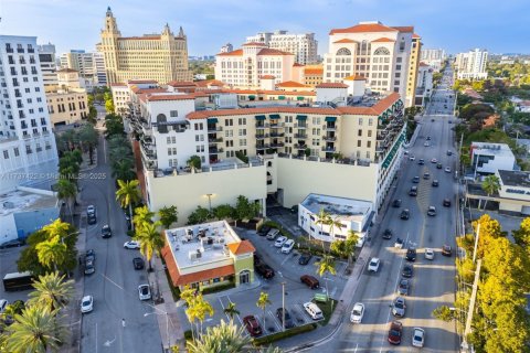 Condo in Coral Gables, Florida, 1 bedroom  № 1486147 - photo 1
