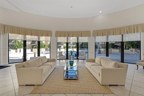 Condo in Coral Gables, Florida, 1 bedroom  № 1486147 - photo 24