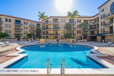 Condo in Coral Gables, Florida, 1 bedroom  № 1486147 - photo 3