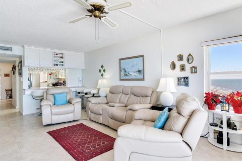 Condo in Indian Shores, Florida, 2 bedrooms № 2093834 - photo 27