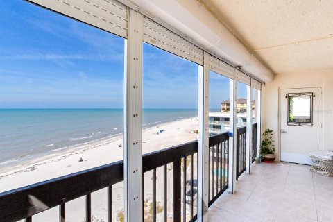 Condo in Indian Shores, Florida, 2 bedrooms № 2093834 - photo 8