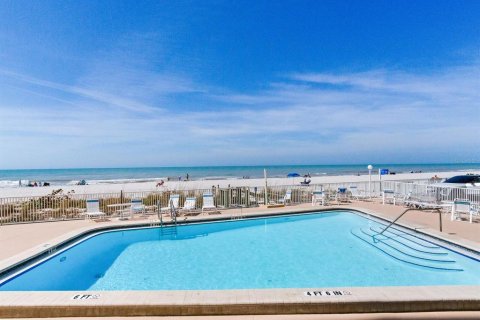 Condo in Indian Shores, Florida, 2 bedrooms № 2093834 - photo 26