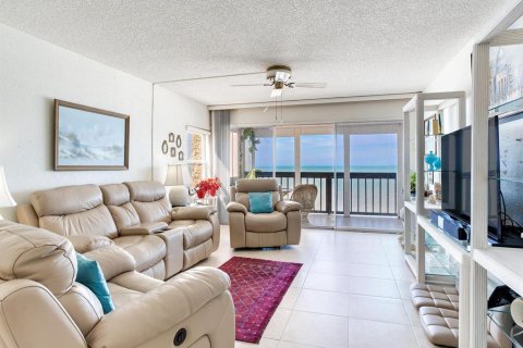 Condo in Indian Shores, Florida, 2 bedrooms № 2093834 - photo 17