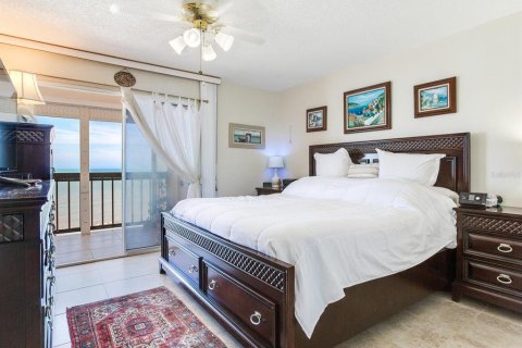 Condo in Indian Shores, Florida, 2 bedrooms № 2093834 - photo 30