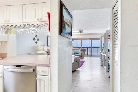 Condo in Indian Shores, Florida, 2 bedrooms № 2093834 - photo 15