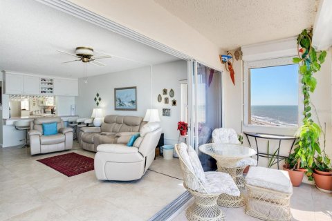 Condo in Indian Shores, Florida, 2 bedrooms № 2093834 - photo 12