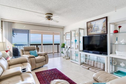 Condo in Indian Shores, Florida, 2 bedrooms № 2093834 - photo 19