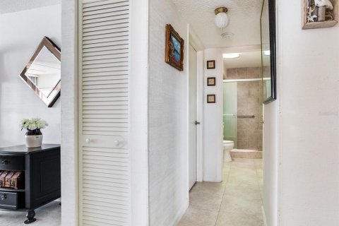 Condo in Indian Shores, Florida, 2 bedrooms № 2093834 - photo 29