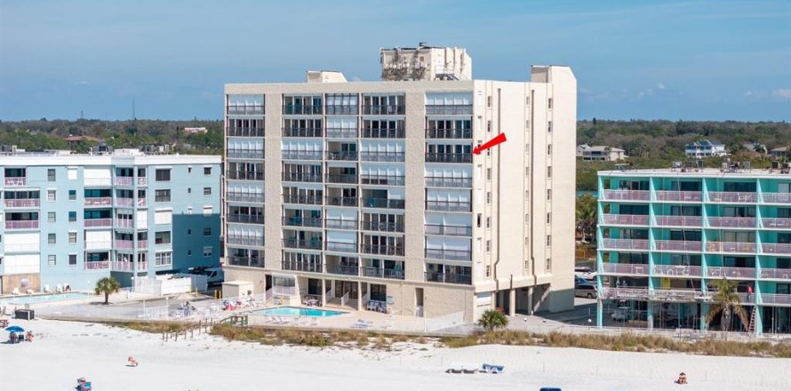 Condo in Indian Shores, Florida, 2 bedrooms № 2093834