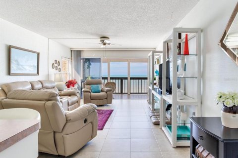 Condo in Indian Shores, Florida, 2 bedrooms № 2093834 - photo 16