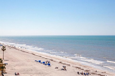 Condo in Indian Shores, Florida, 2 bedrooms № 2093834 - photo 21