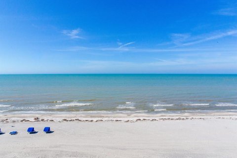 Condo in Indian Shores, Florida, 2 bedrooms № 2093834 - photo 3