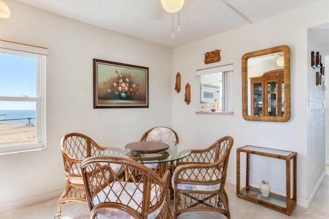 Condo in Indian Shores, Florida, 2 bedrooms № 2093834 - photo 14