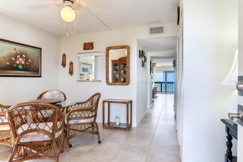Condo in Indian Shores, Florida, 2 bedrooms № 2093834 - photo 13