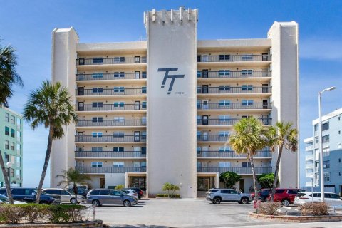 Condo in Indian Shores, Florida, 2 bedrooms № 2093834 - photo 5