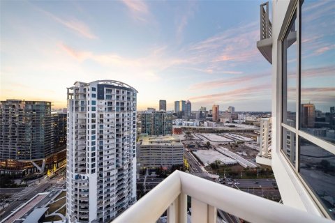 Condo in Tampa, Florida, 3 bedrooms № 2197424 - photo 16
