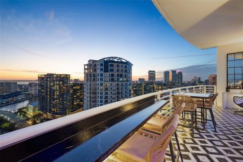 Condo in Tampa, Florida, 3 bedrooms № 2197424 - photo 11
