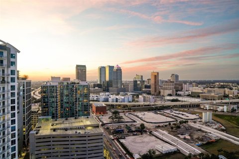 Condo in Tampa, Florida, 3 bedrooms № 2197424 - photo 19