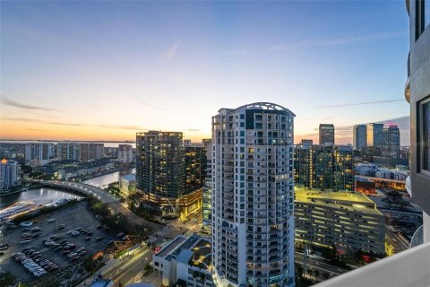 Condo in Tampa, Florida, 3 bedrooms № 2197424 - photo 12