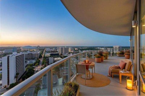 Condo in Saint Petersburg, Florida, 3 bedrooms  № 2140575 - photo 2