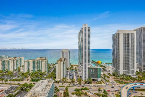 Hotel en venta en Hollywood, Florida, 2 dormitorios, 96.99 m2 № 1860099 - foto 3