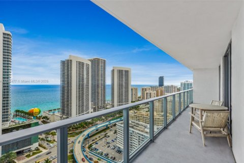 Hotel en venta en Hollywood, Florida, 2 dormitorios, 96.99 m2 № 1860099 - foto 2