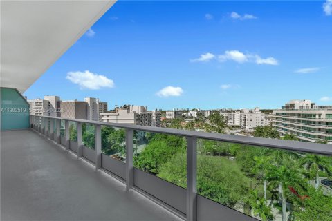 Copropriété à vendre à Bay Harbor Islands, Floride: 2 chambres, 171.96 m2 № 2049203 - photo 14