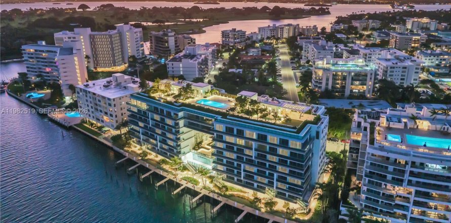 Condo à Bay Harbor Islands, Floride, 2 chambres  № 2049203