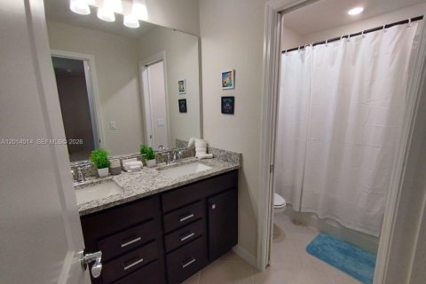 Touwnhouse à vendre à Clermont, Floride: 5 chambres № 2076050 - photo 10
