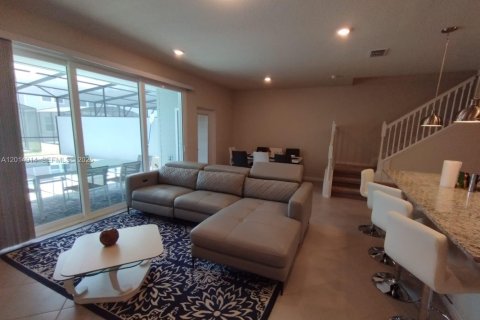 Touwnhouse à vendre à Clermont, Floride: 5 chambres № 2076050 - photo 6