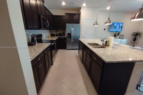 Touwnhouse à vendre à Clermont, Floride: 5 chambres № 2076050 - photo 3
