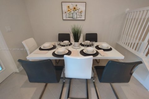 Touwnhouse à vendre à Clermont, Floride: 5 chambres № 2076050 - photo 8