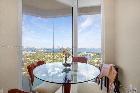 Copropriété à vendre à Miami Beach, Floride: 2 chambres, 128.21 m2 № 1707549 - photo 11