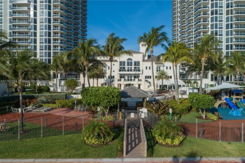 Copropriété à vendre à Miami Beach, Floride: 2 chambres, 128.21 m2 № 1707549 - photo 21