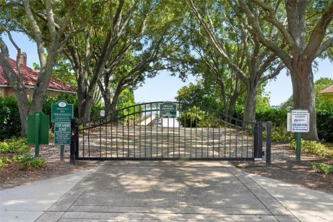 House in Mount Dora, Florida 4 bedrooms, 221.57 sq.m. № 2309007 - photo 22