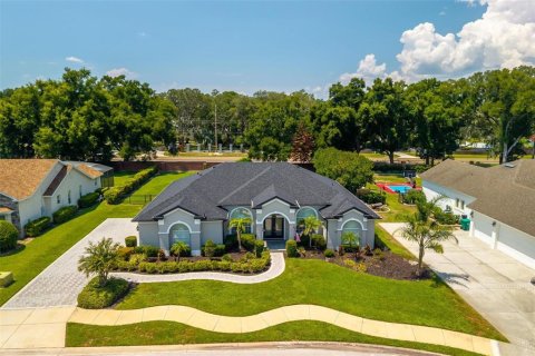 House in Mount Dora, Florida 4 bedrooms, 221.57 sq.m. № 2309007 - photo 17