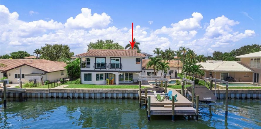 Villa ou maison à Saint Petersburg, Floride 4 chambres, 297.1 m2 № 1883138