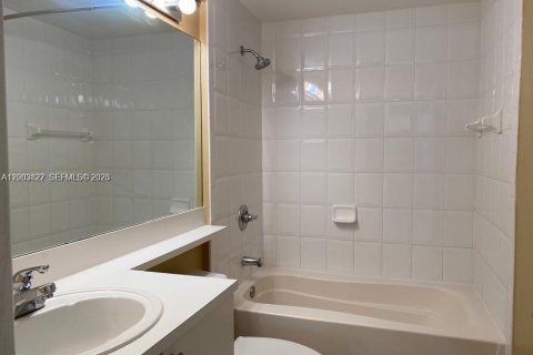 Condo in Tamarac, Florida, 2 bedrooms  № 2068758 - photo 13