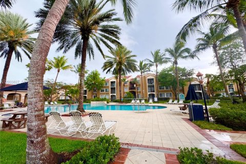 Condo in Tamarac, Florida, 2 bedrooms  № 2068758 - photo 28