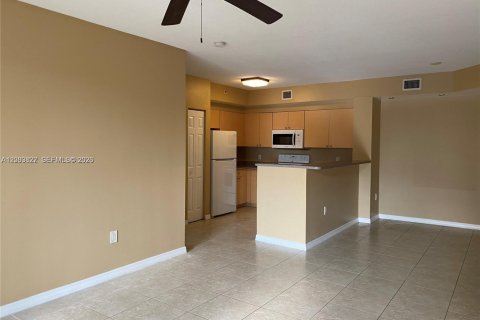 Condo in Tamarac, Florida, 2 bedrooms  № 2068758 - photo 6