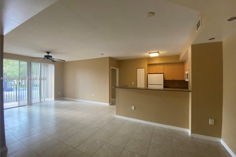 Condo in Tamarac, Florida, 2 bedrooms  № 2068758 - photo 4