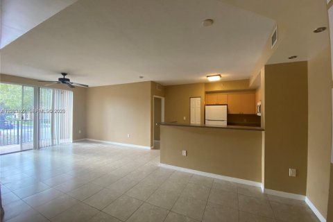 Condo in Tamarac, Florida, 2 bedrooms  № 2068758 - photo 7