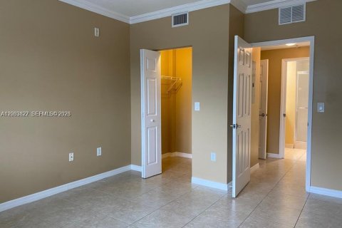 Condo in Tamarac, Florida, 2 bedrooms  № 2068758 - photo 27