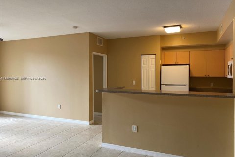 Condo in Tamarac, Florida, 2 bedrooms  № 2068758 - photo 8