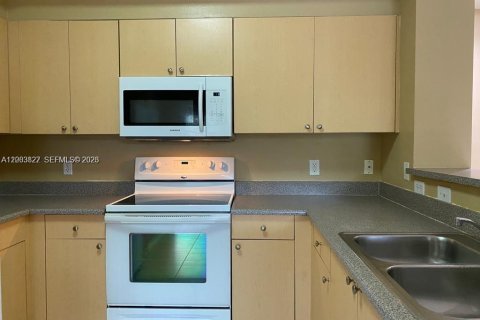 Condo in Tamarac, Florida, 2 bedrooms  № 2068758 - photo 2