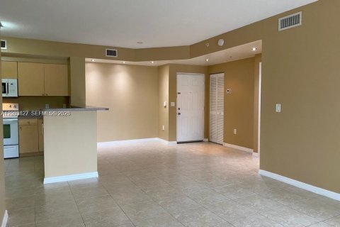 Condo in Tamarac, Florida, 2 bedrooms  № 2068758 - photo 11