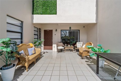 Снять в аренду кондоминиум в Майами, Флорида 2 спальни, 94.76м2, № 1974086 - фото 3